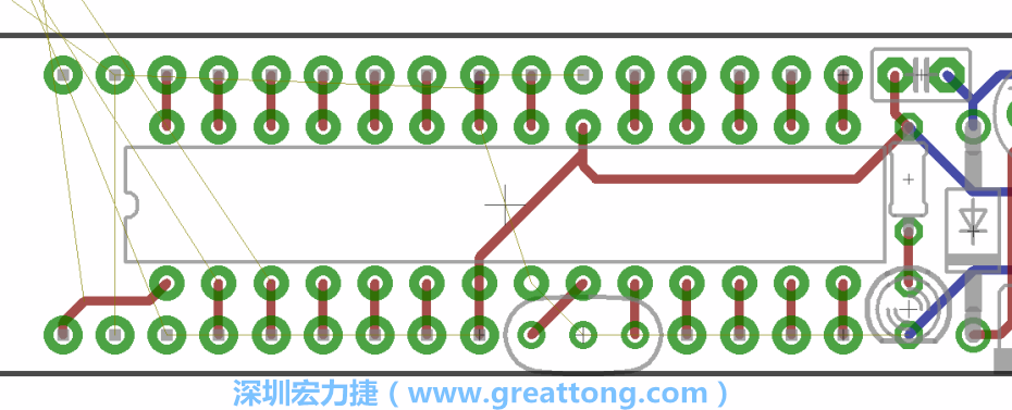 諧振器應(yīng)擺放在ATmega微控制器的針腳8、9和10旁邊，在共鳴器和微控制器中間的高頻信號(hào)線(xiàn)應(yīng)該要愈短愈好，此外，其它的信號(hào)線(xiàn)應(yīng)該要遠(yuǎn)離這個(gè)區(qū)域且配置在諧振器的下方，這樣做是為了防止不必要的無(wú)線(xiàn)電波干擾。