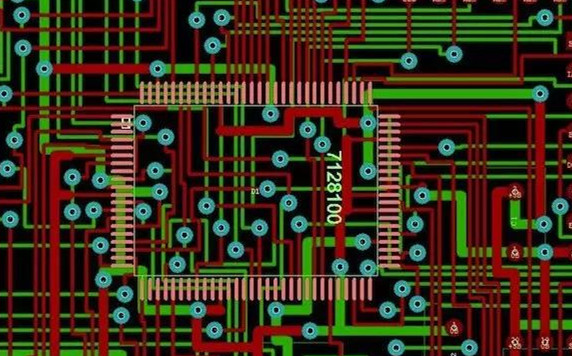 圖1：兩種PCB模型的部分電路。頂圖：傳統(tǒng)設(shè)計(jì)版本。