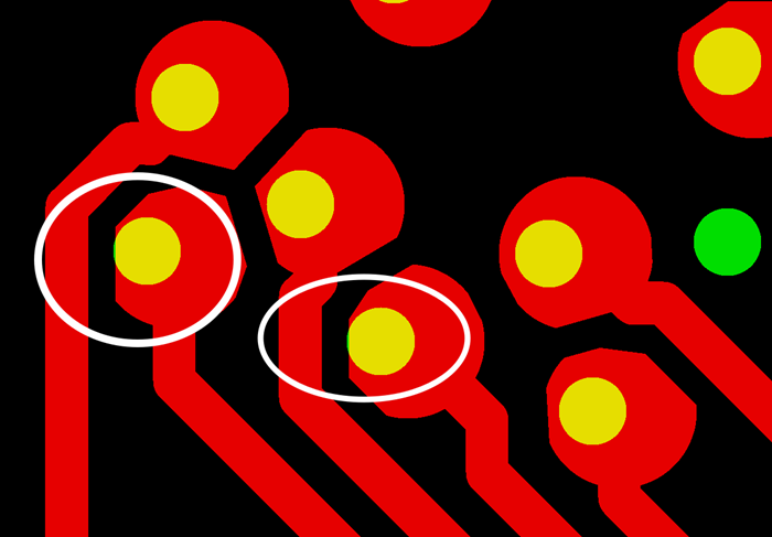 PCB生產(chǎn)會產(chǎn)生同一方向性的小小量偏移，焊盤被削的方向無規(guī)則，最惡劣的情況還會出現(xiàn)個別孔破焊環(huán)
